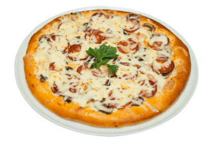 Пицца с пепперони, беконом и грибами